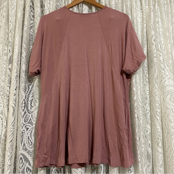 Carly Jean oversized short sleeved t-shirt. Rose taupe colour. - Picture 2 of 4